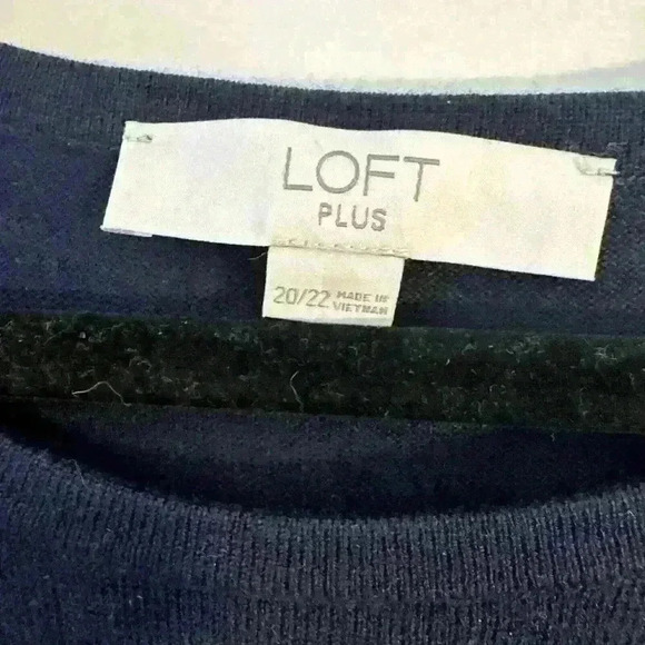 Loft Women’s Dark Blue Dressy Sweater With Sheer Detailed Sleeves Size 20/22 - Picture 2 of 13